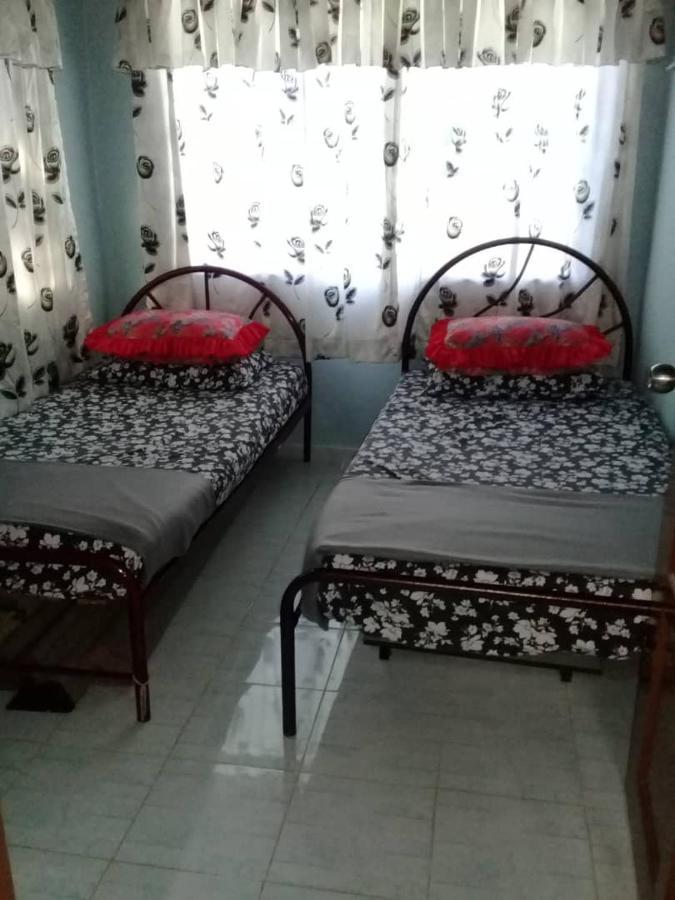 Amimas Homestay Kampong Bagan Samak Εξωτερικό φωτογραφία